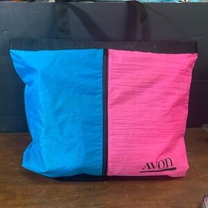 Vintage 1990 Avon tote 20x14 zipped down center when unzipped down the center